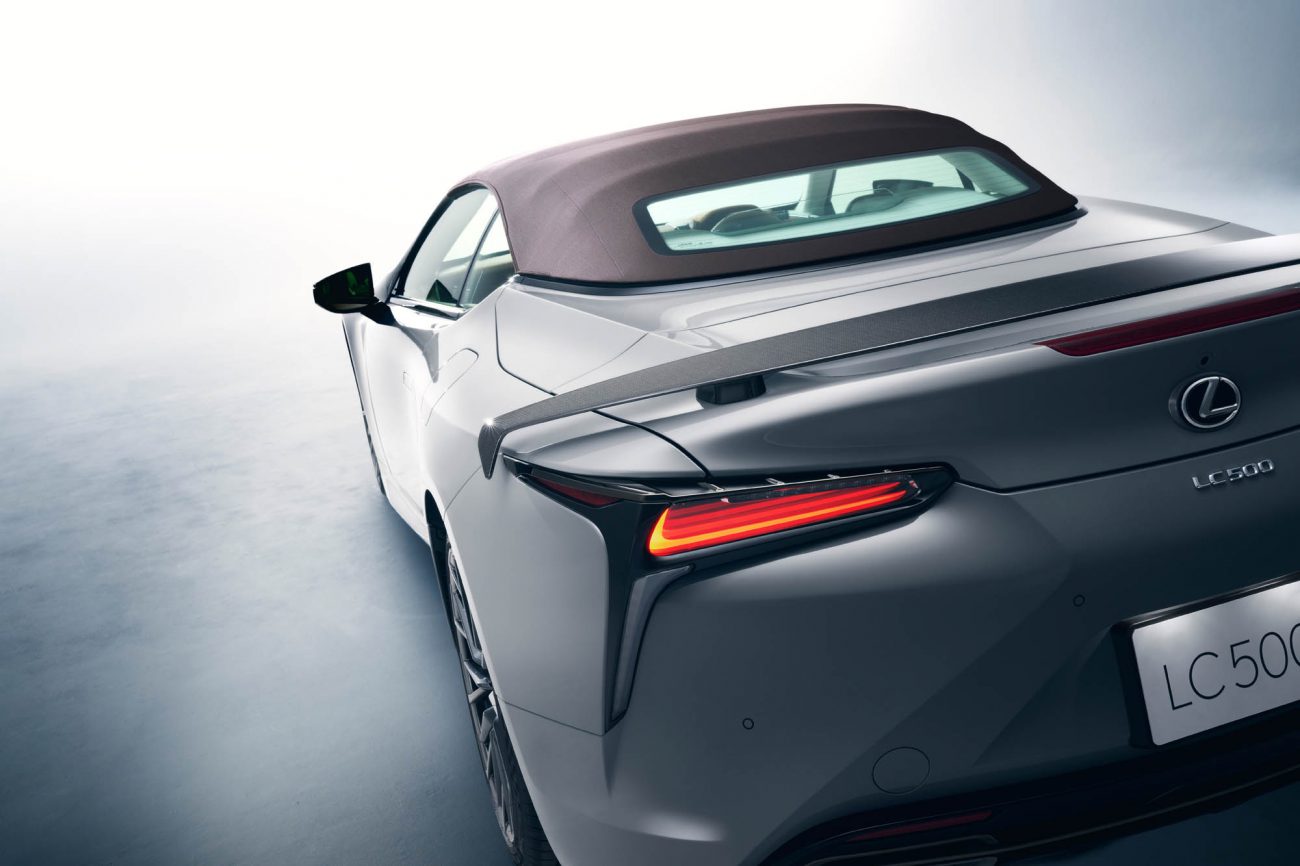 「LEXUS LC500 / LC500 Convertible 特別仕様車 “PINNACLE”」（Web）